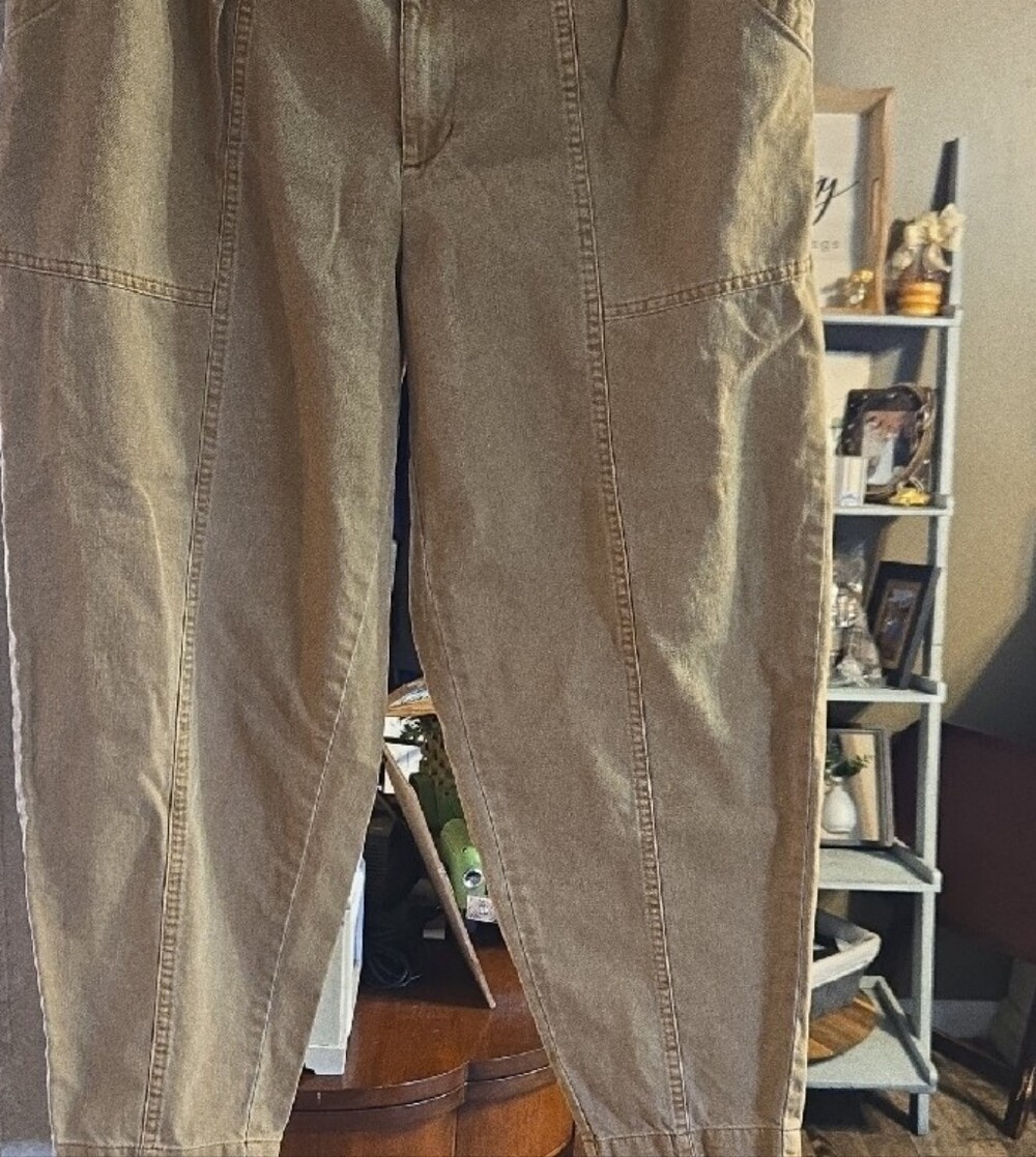 Universal Thread Utility Barrel Jeans - Picture 5 of 10